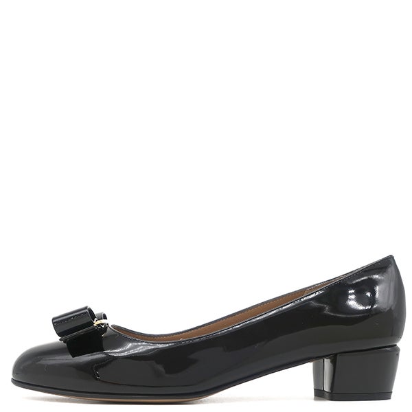 Salvatore Ferragamo サルヴァトーレフェラガモ 小銭入れ 22C135 588285 ラウンドファスナー ケース カーフ ブラック 黒   24005680 フェラガモ コインケース（小銭入れ） 財布 レディース ヴァラ リボン